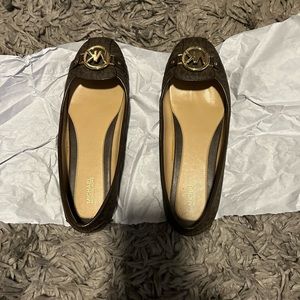 Women’s 9.5M Michael kors flat slide on shoes BNWOT